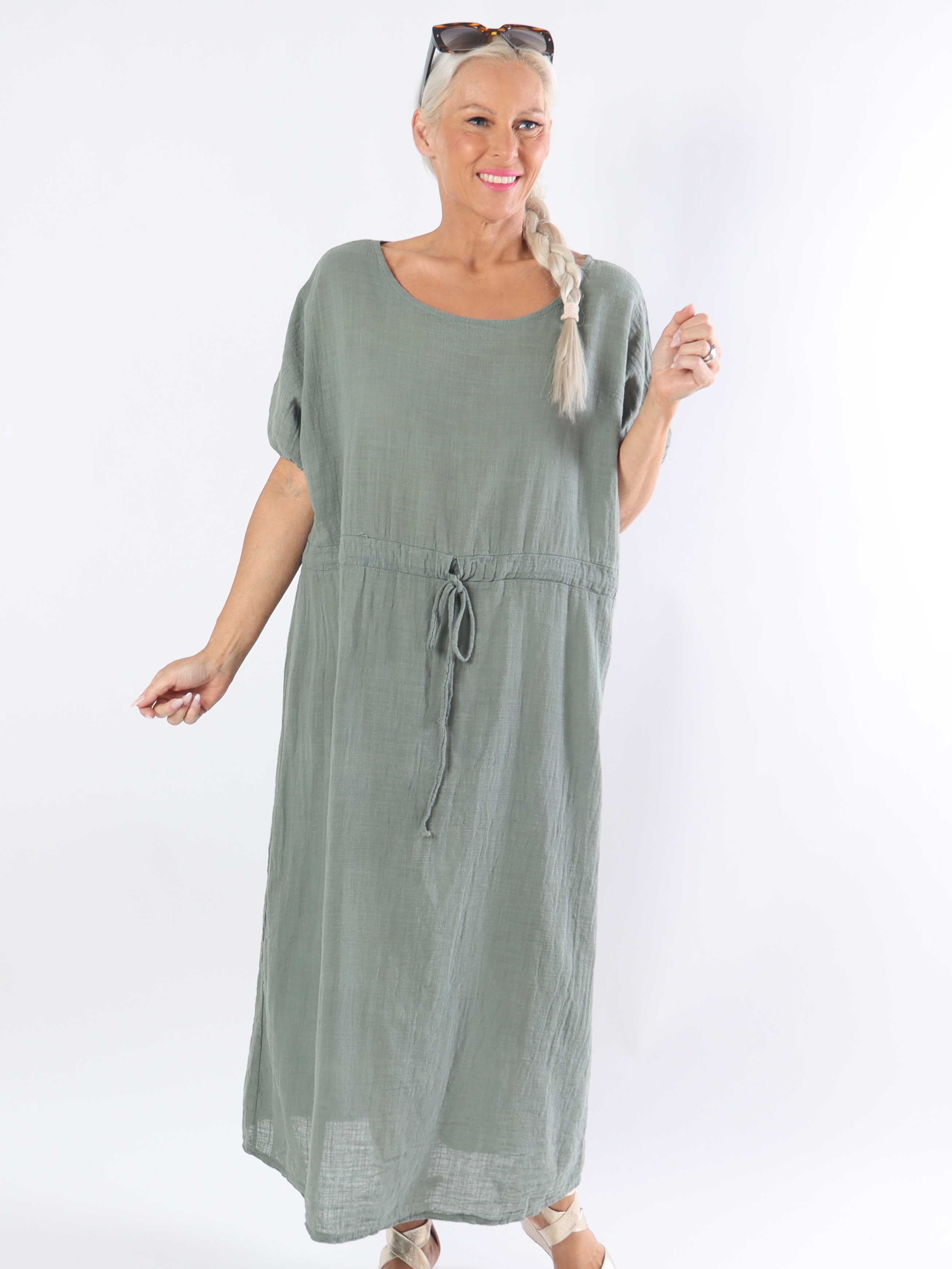 Agnete - Lang plus size kjole i bomuld med bindebånd